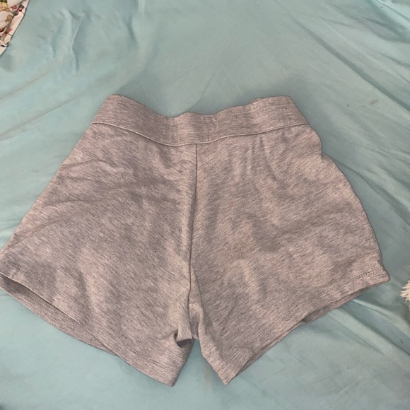 Grey, cotton shorts with a tie on the waist. - Picture 3 of 4